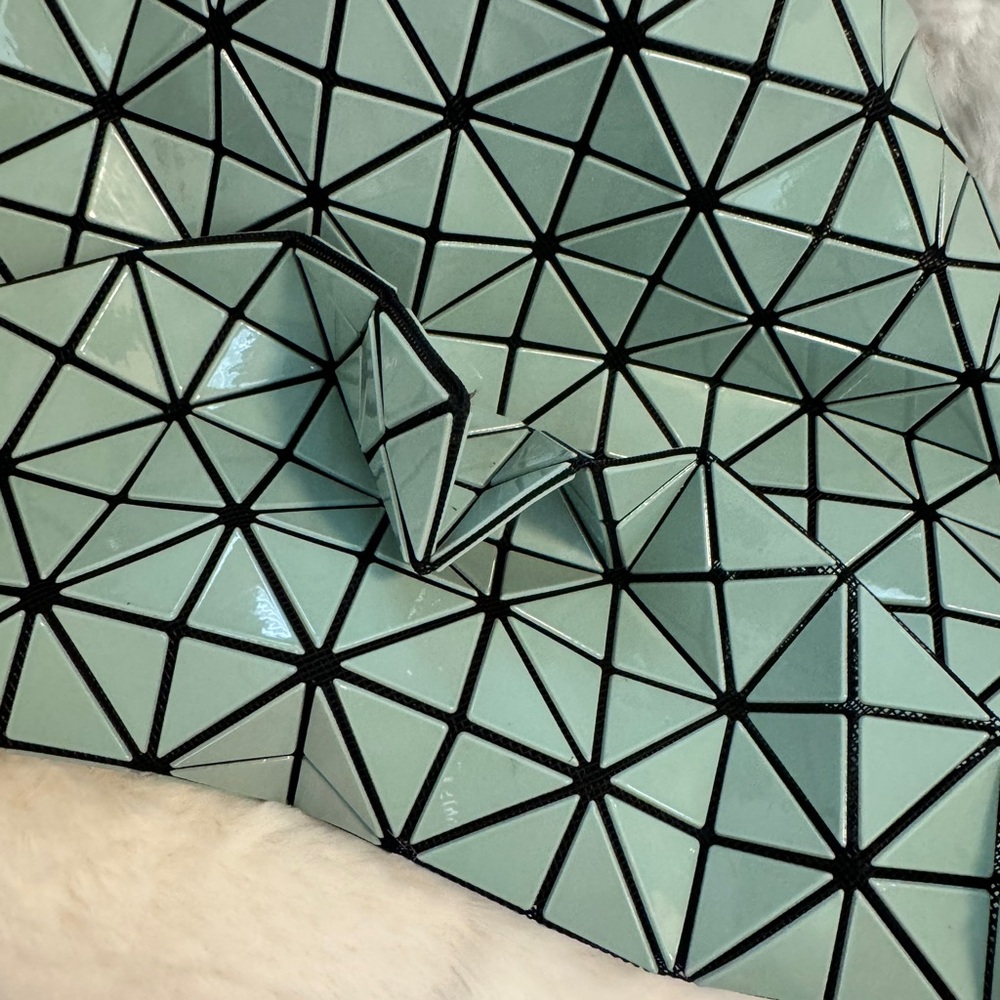 BAO BAO ISSEY MIYAKE Prism Green Tote Bag - Picture 7 of 13
